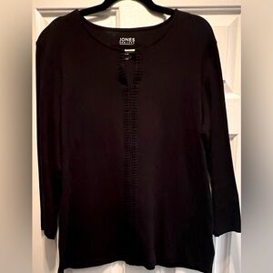 Jones New York crew neck with gold design and detailing down the front. Size XL.